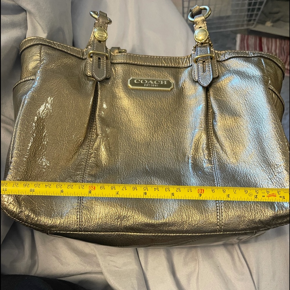 Gold Coach purse - Picture 5 of 10